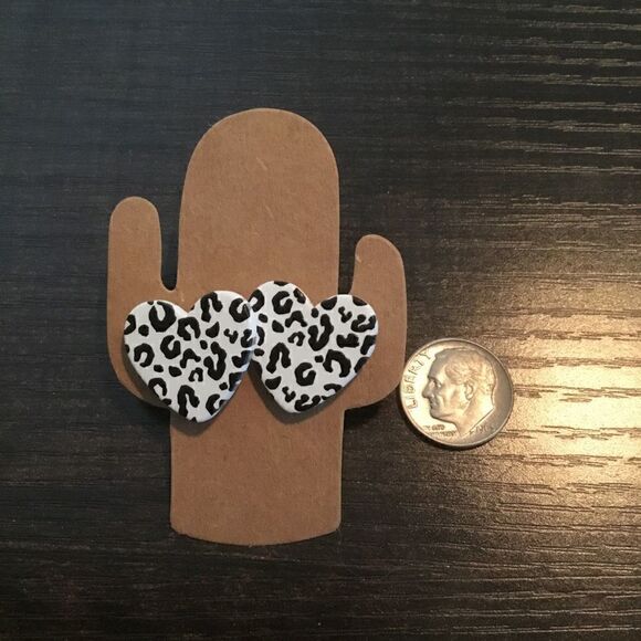 Leopard print heart earrings  - Picture 2 of 3